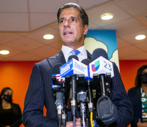 MDCPS-Sup.-Carvalho-on-the-first-day-of-the-2020-21-school-year.