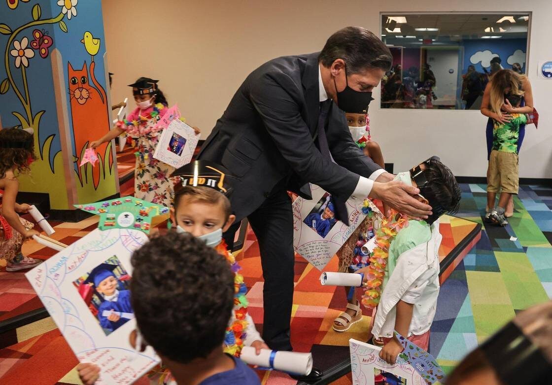 Superintendent Alberto Carvalho, center, bids iPrep Academy pre-K students a wonderful summer as Aillette Rodriguez-Diaz, assistant principal grades pre-K-5, hugs departing students at the end of the school year on Wednesday, June 9, 2021. Carl Juste CJUSTE@MIAMIHERALD.COM